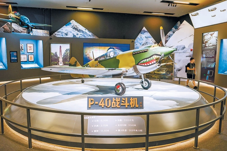 展品中的P-40戰鬥機模型。 展品中的P-40戰鬥機模型。