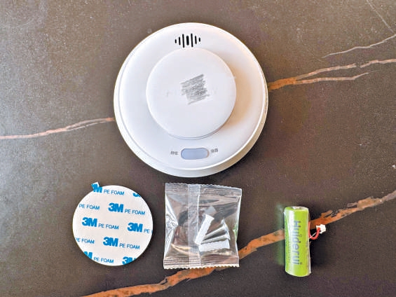 4G款的煙感報警器部件。