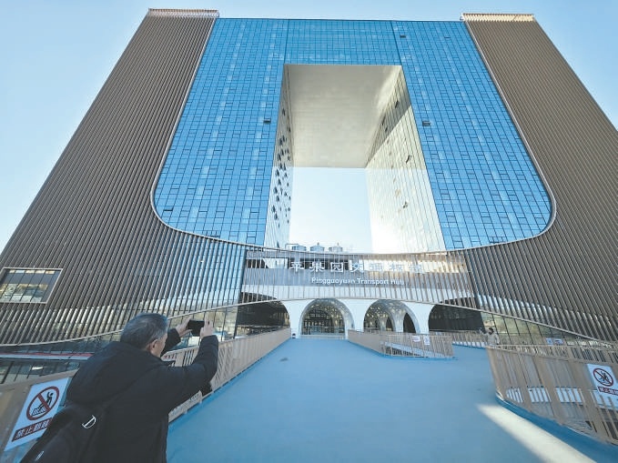 圖為蘋果園綜合交通樞紐外景。