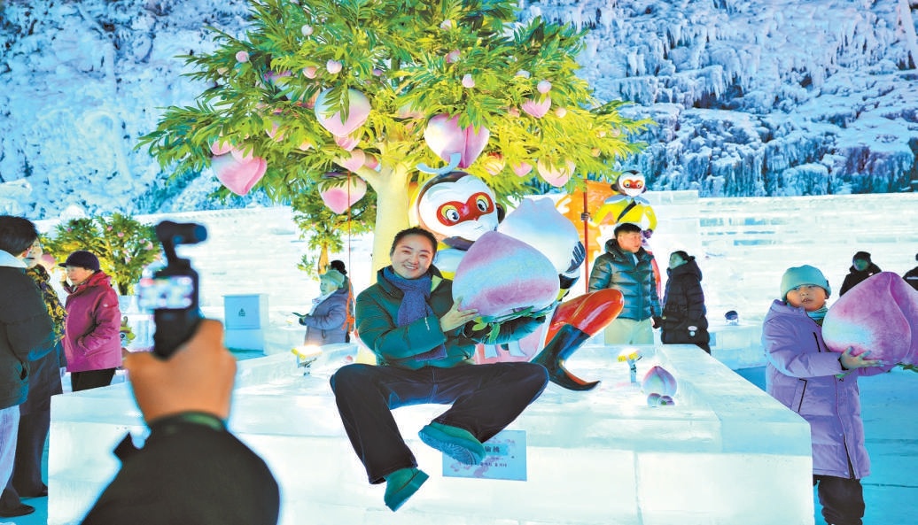 昨天,第40屆龍慶峽冰燈藝術節開幕。 昨天,第40屆龍慶峽冰燈藝術節開幕。