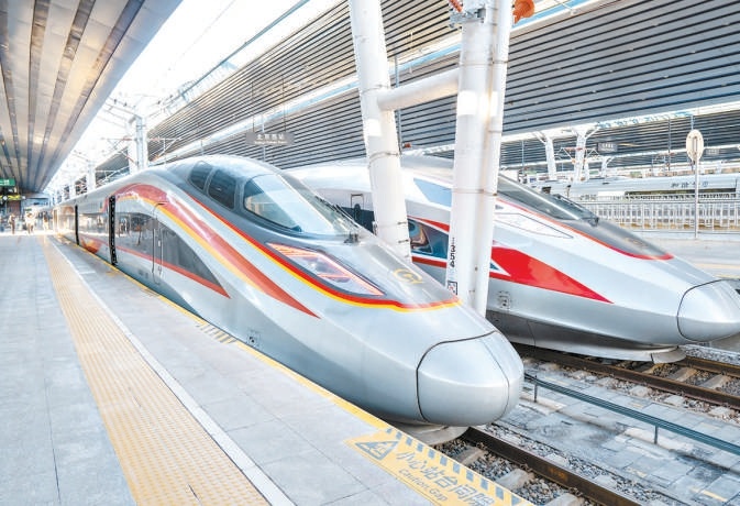 1月26日零時起,全國鐵路將實行新的列車運行圖。 1月26日零時起,全國鐵路將實行新的列車運行圖。