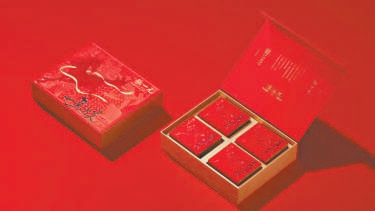 張一元推出“一馬當先禮盒”。 張一元推出“一馬當先禮盒”。