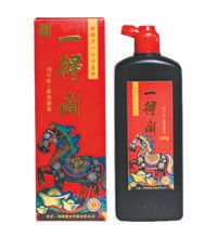 一得閣精心研製“馬年新春福墨”。 一得閣精心研製“馬年新春福墨”。