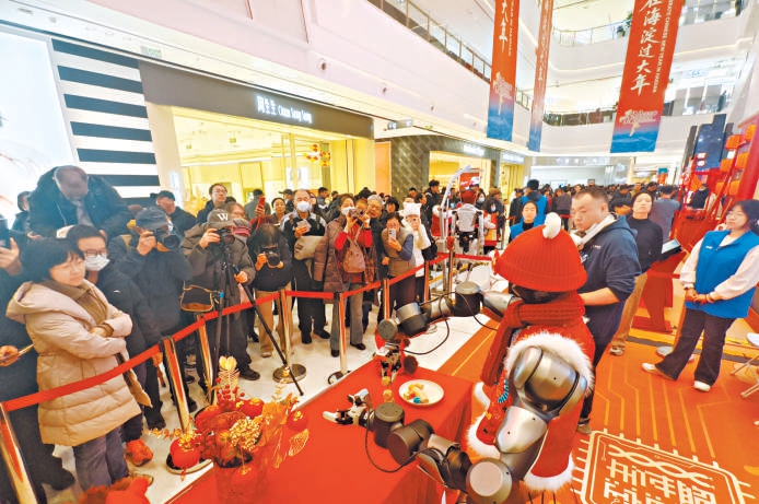 “機器人天團”在海澱新春科技廟會亮相。