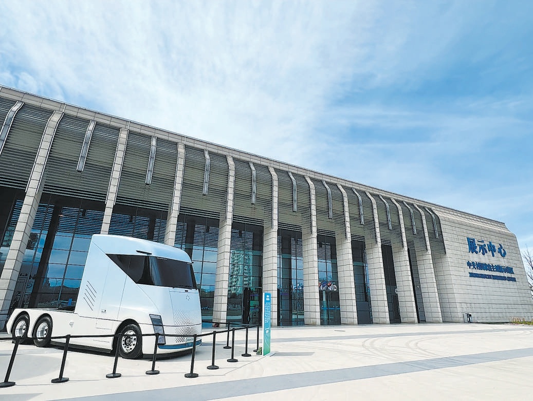 這是北京研發的下一代智能網聯液氫重卡。 這是北京研發的下一代智能網聯液氫重卡。