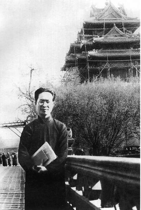 沈從文在北平留影資料圖片