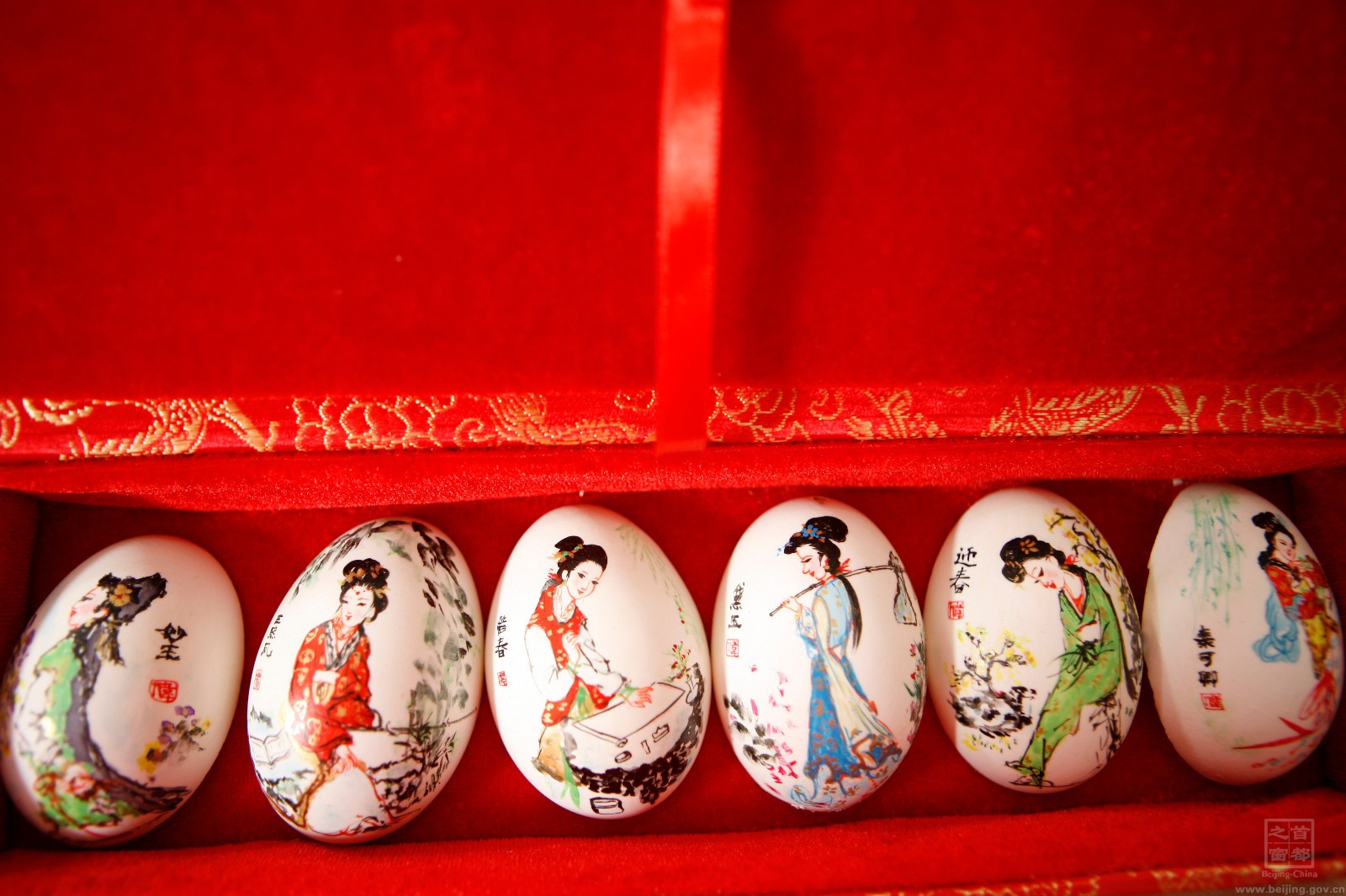 鴨蛋用來畫人物,比如仕女、小孩,臉蛋細膩。.jpg 鴨蛋用來畫人物,比如仕女、小孩,臉蛋細膩。.jpg