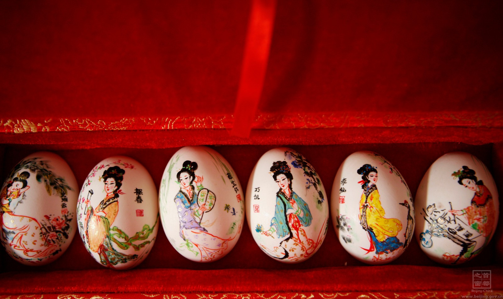 現在有的雞蛋表皮也很細膩了,也適合用來畫人物。.jpg 現在有的雞蛋表皮也很細膩了,也適合用來畫人物。.jpg