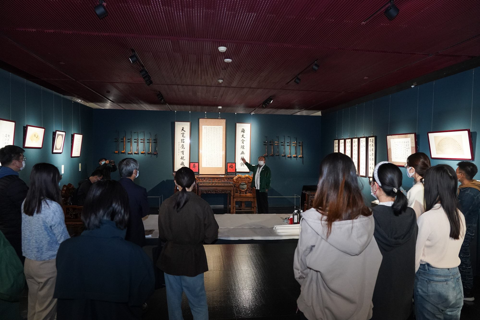 展廳中聽思政課 書畫裏看新時代