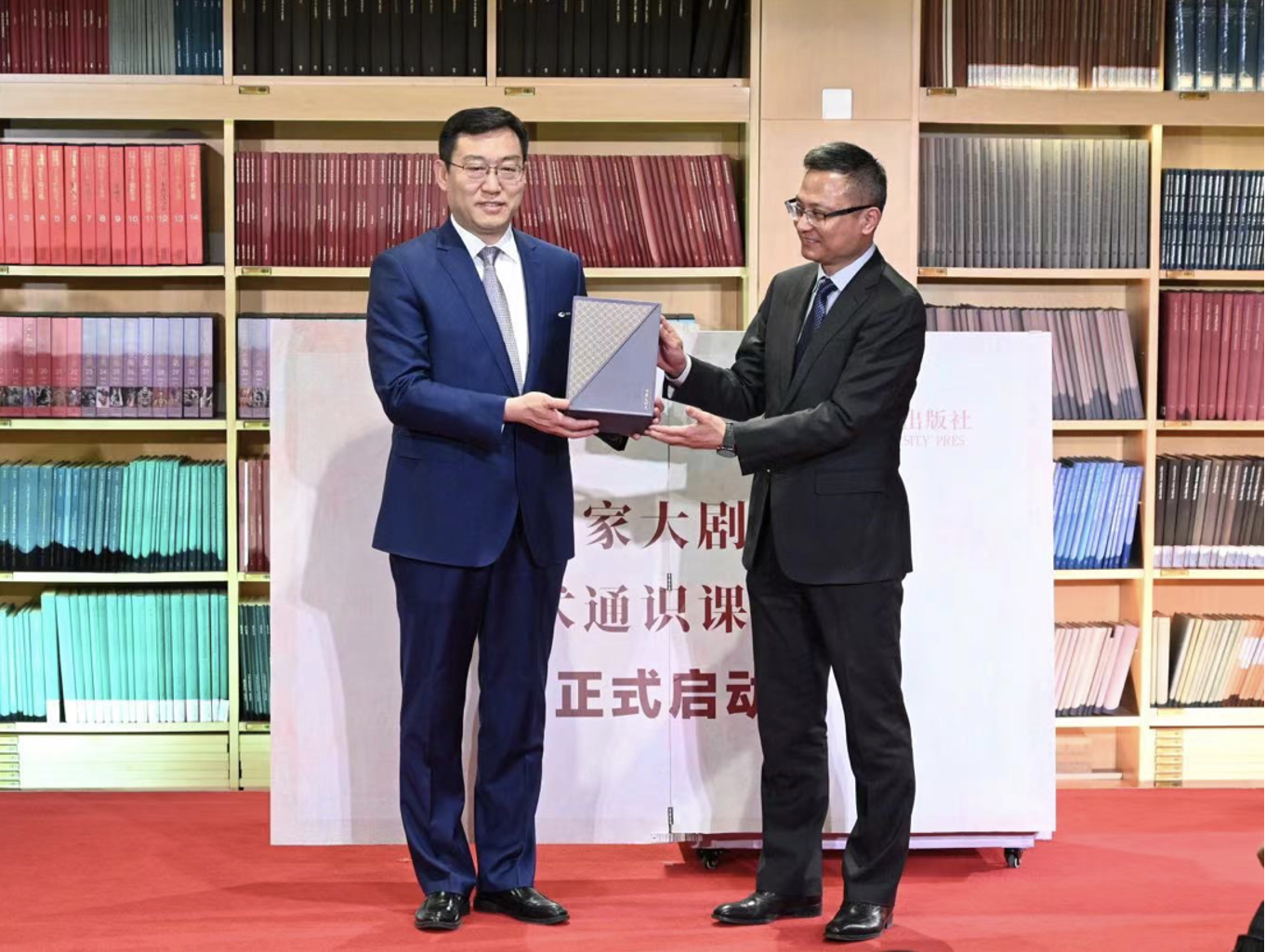 國家大劇院還與北京大學出版社達成“國家大劇院藝術通識課”叢書出版計劃截屏2023-02-27 14.08.22.png