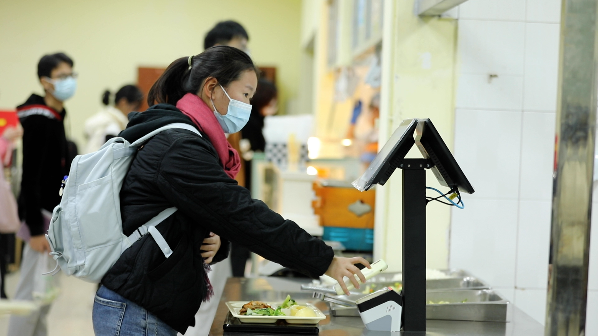 “厲行節約、反對浪費”