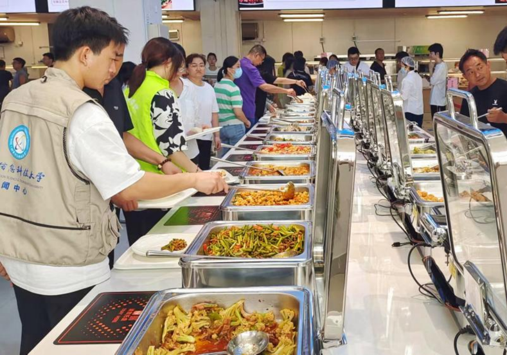 自助餐線助力“光盤行動” 自助餐線助力“光盤行動”