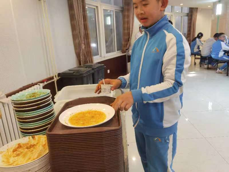 倡導全校師生節約糧食