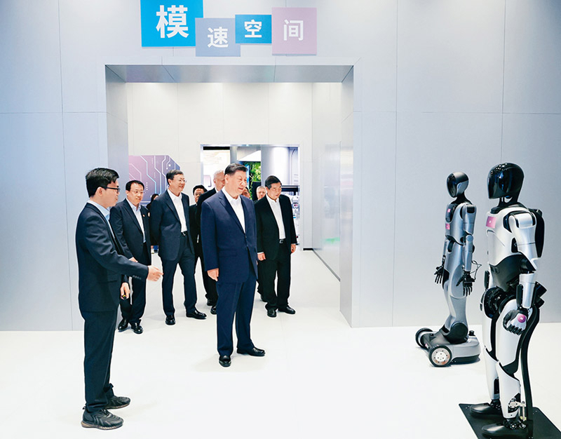 2025年4月29日，中共中央總書記、國家主席、中央軍委主席習近平在上海考察。這是習近平在位於徐匯區的上海“模速空間”大模型創新生態社區，聽取相關技術研發和企業生產經營介紹。