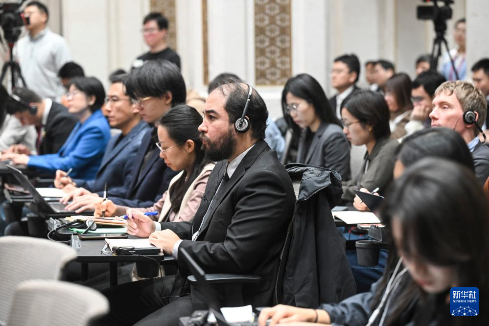 這是記者在現場工作。