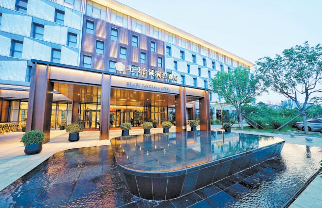 近日,通州北投台湖演藝酒店獲評綠色建築二星級標識。 近日,通州北投台湖演藝酒店獲評綠色建築二星級標識。