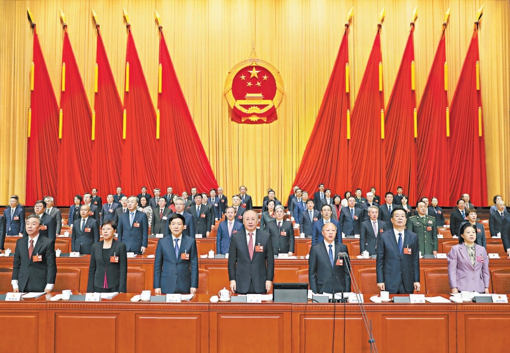 1月29日,市十六屆人大四次會議勝利閉幕。圖為閉幕式主席台。 1月29日,市十六屆人大四次會議勝利閉幕。圖為閉幕式主席台。