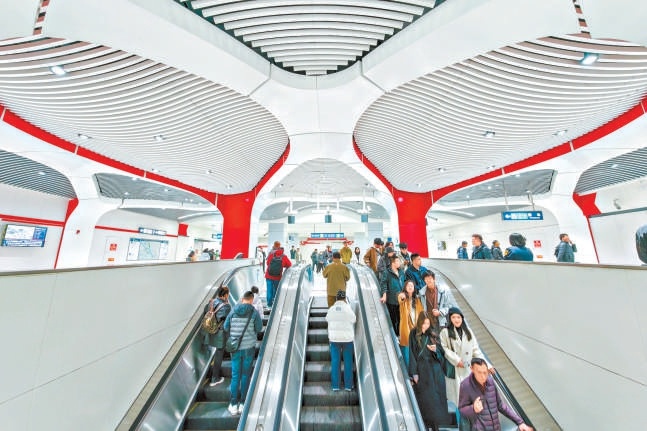 11月8日，北京地鐵8號線大紅門站正式投用，實現與10號線換乘。