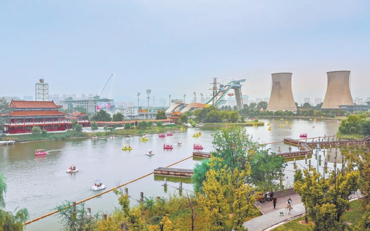 2025年國慶中秋假期,首鋼園成為球迷遊客歡樂的海洋,WTT中國大滿貫賽帶火了周邊的賽事經濟和文旅熱潮,群明湖上遊船遊弋,洋溢著秋日的愜意。 2025年國慶中秋假期,首鋼園成為球迷遊客歡樂的海洋,WTT中國大滿貫賽帶火了周邊的賽事經濟和文旅熱潮,群明湖上遊船遊弋,洋溢著秋日的愜意。