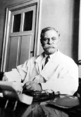 貝熙葉在醫院的工作照。