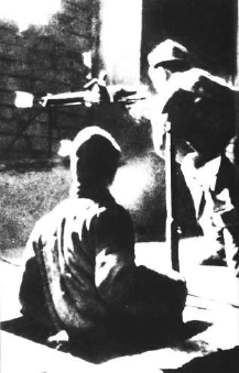 平郊抗日軍民在平原地區展開地道戰。