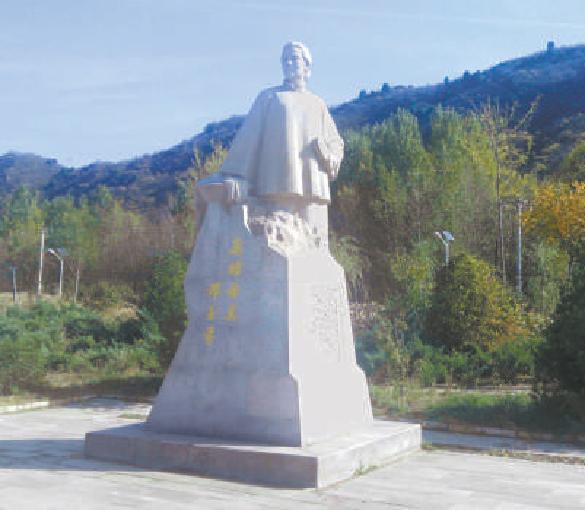 英雄母親鄧玉芬雕塑。