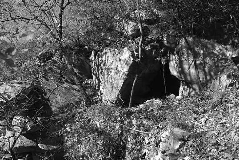 鄧玉芬幫助隱藏傷病員的山洞。