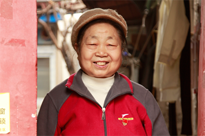 “我特別珍惜黨員身份！”申請12年如願入黨 退休仍熱心公益