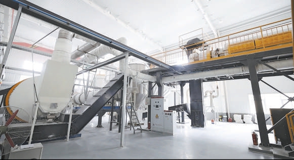 微納米功能粉體智造萬噸級生產線廠房內景。