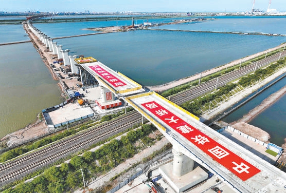 津濰高鐵天津段唯一轉體橋成功就位