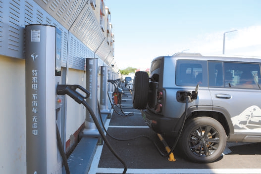 通朝大街充電站。