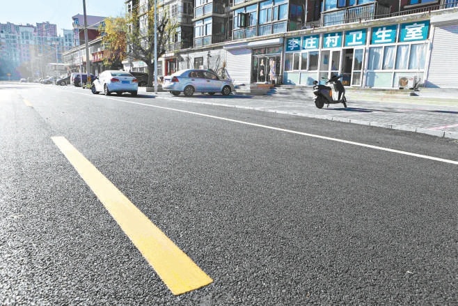 駕校中路改造完成後,路麵平整寬闊,開車走路安全又舒心。 駕校中路改造完成後,路麵平整寬闊,開車走路安全又舒心。