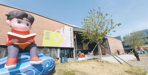 北服畢業展為國際設計周永久會址增添了藝術氣息。