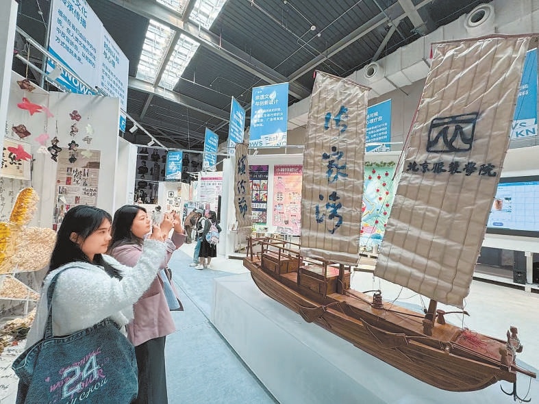 北服本科生畢業作品展上，學生製作的運河船（資料圖）。