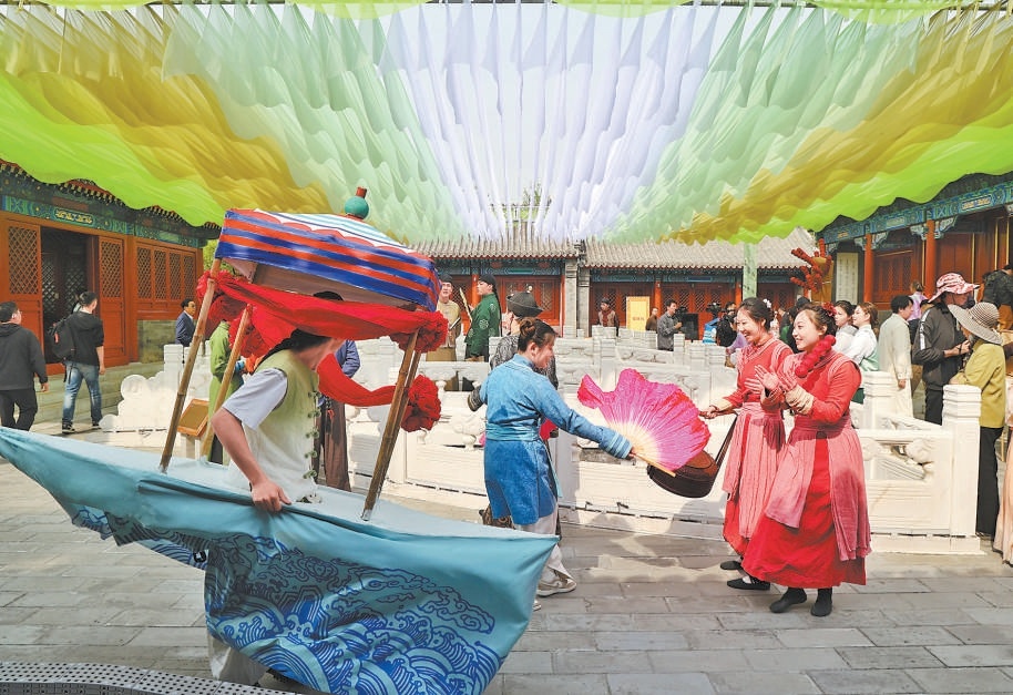 活動現場沉浸式演出，將觀眾帶入曾經的運河開漕盛景之中。