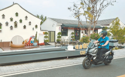 唐大莊的街頭有很多民宿、咖啡館。