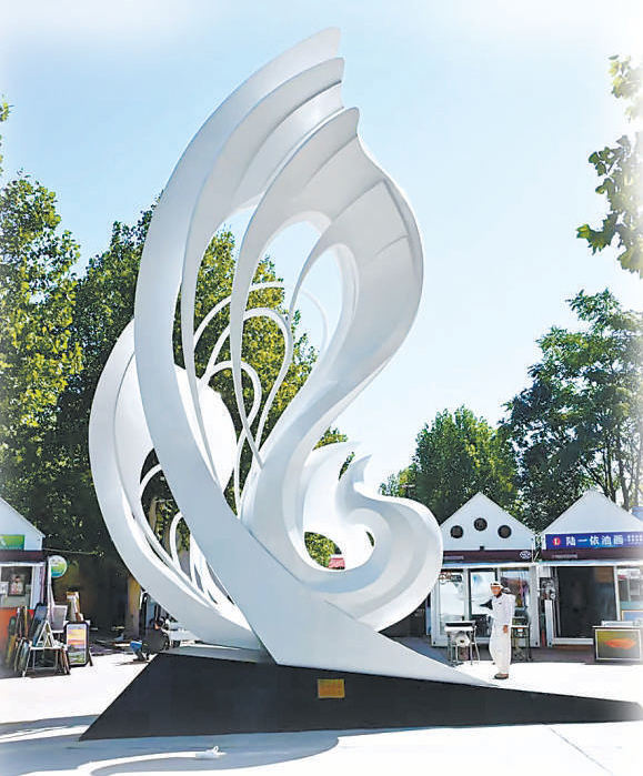 位於宋莊藝術市集的戶外雕塑。