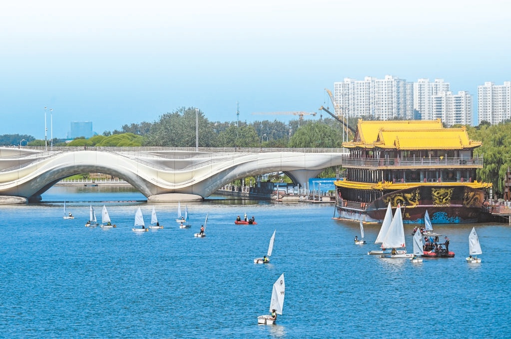 城市副中心青少年揚帆競速大運河。