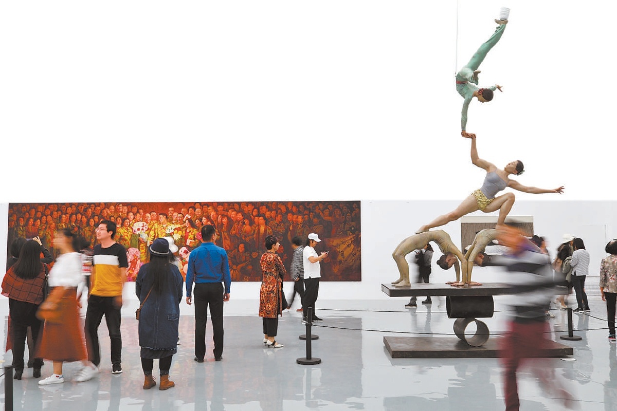 藝術展覽吸引不少遊客。