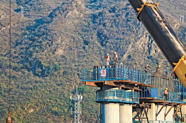 項目的每一次推進都是對建設者技術與毅力的考驗。