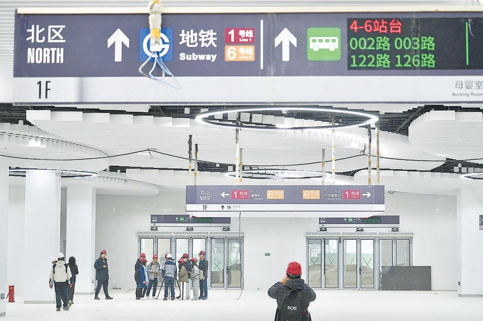 蘋果園綜合交通樞紐工程目前進入收尾階段。