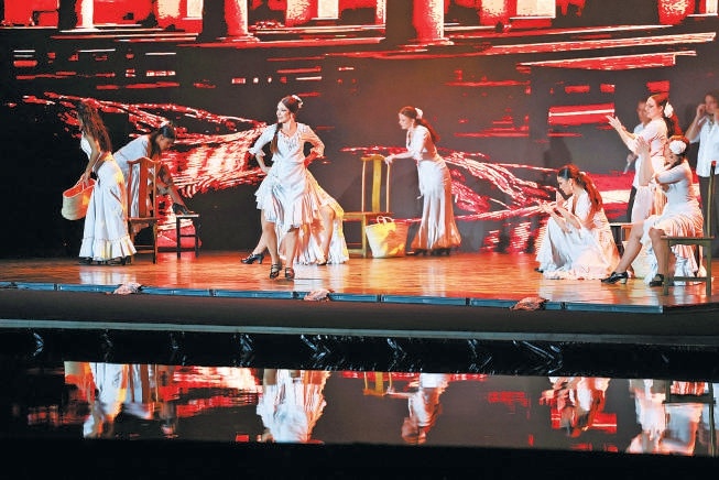 隨著亮馬河國際風情水岸實現18公裏濱水綠道全線貫通，這裏逐漸成為中外人文交流、民間交往的城市會客廳。圖為2025亮馬河國際藝術季開幕。